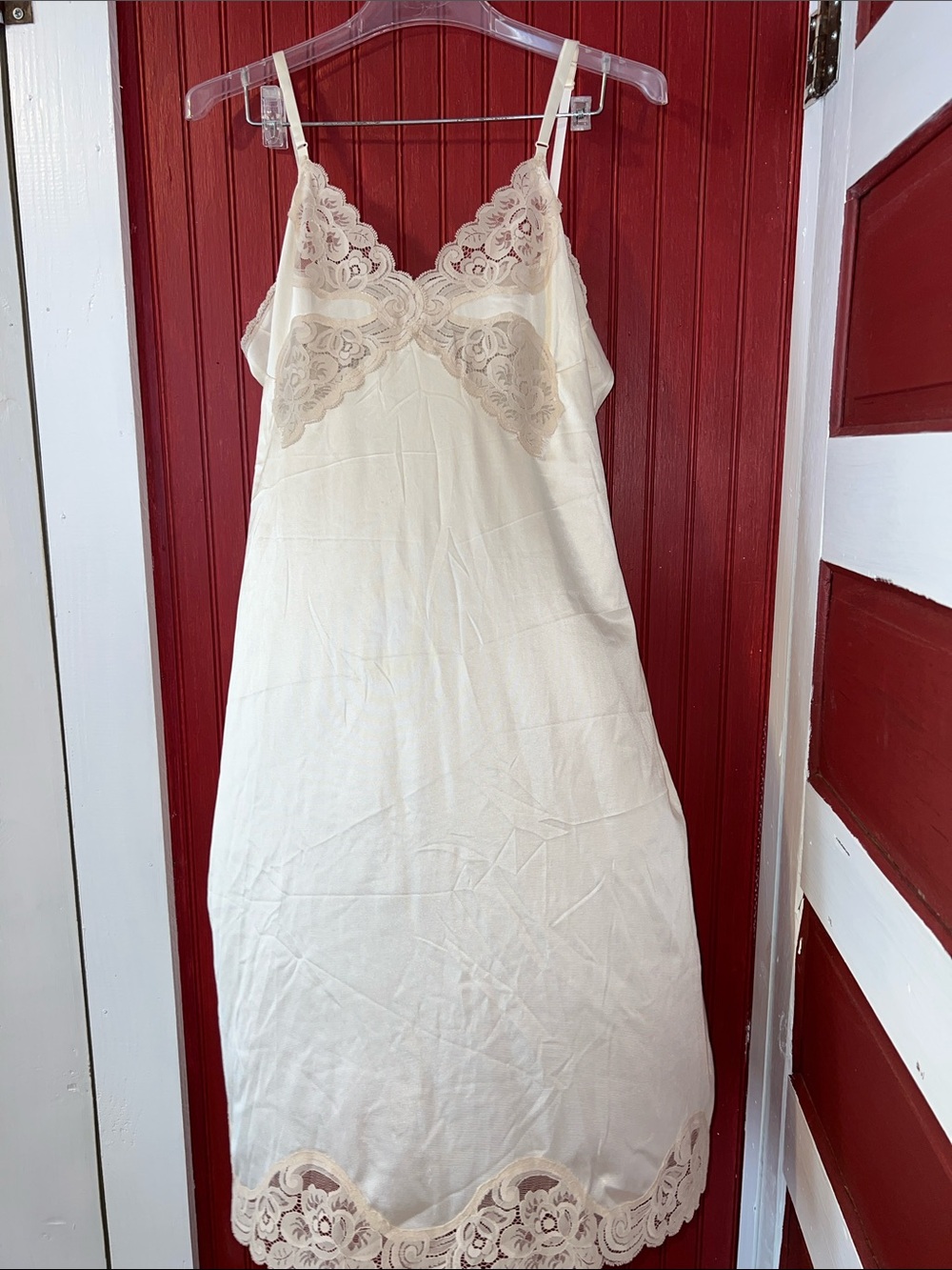 VTG Vanity Fair Ivory Lace trim Full Slip Made in USA Size 40